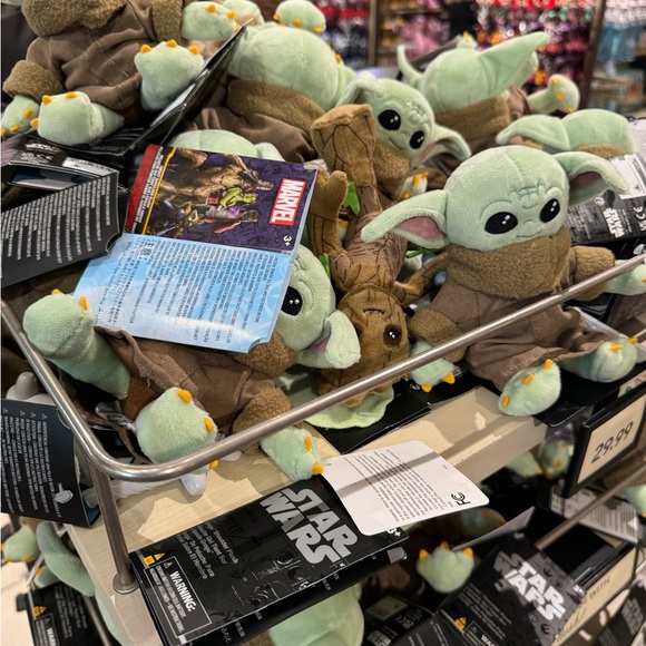 NWT DISNEY Parks Star Wars Grogu Magnetic Shoulder Plush - Picture 9 of 9